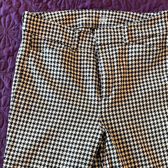 Old Navy Black and White Houndstooth Skinny Jeans - Picture 2 of 3